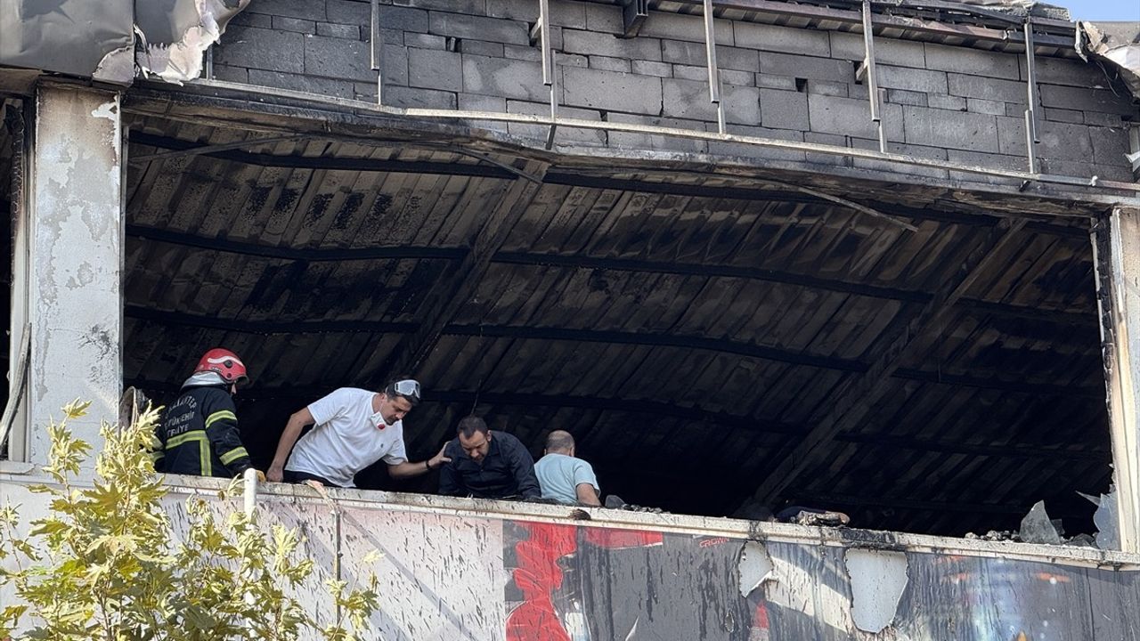 Gaziantep Şehitkamil'de iş yerinde çıkan yangın söndürüldü
