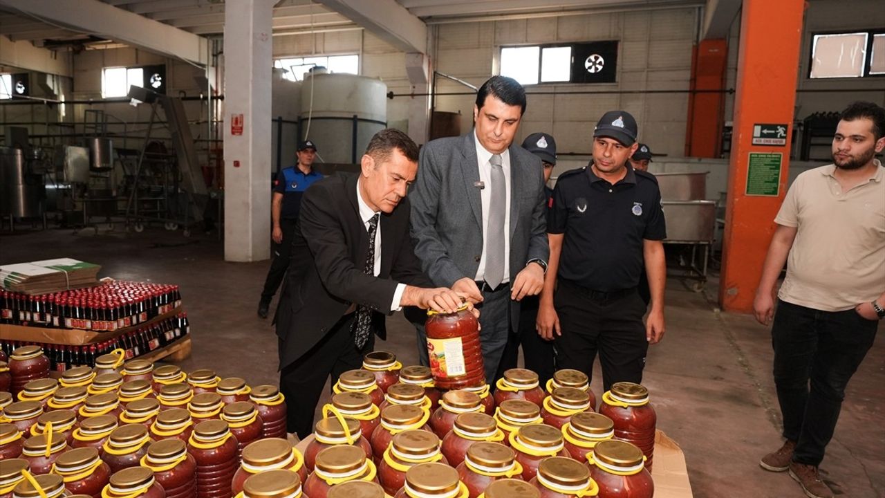 Gaziantep'te bozuk ve son kullanma tarihi geçmiş gıda satan işletme kapatıldı