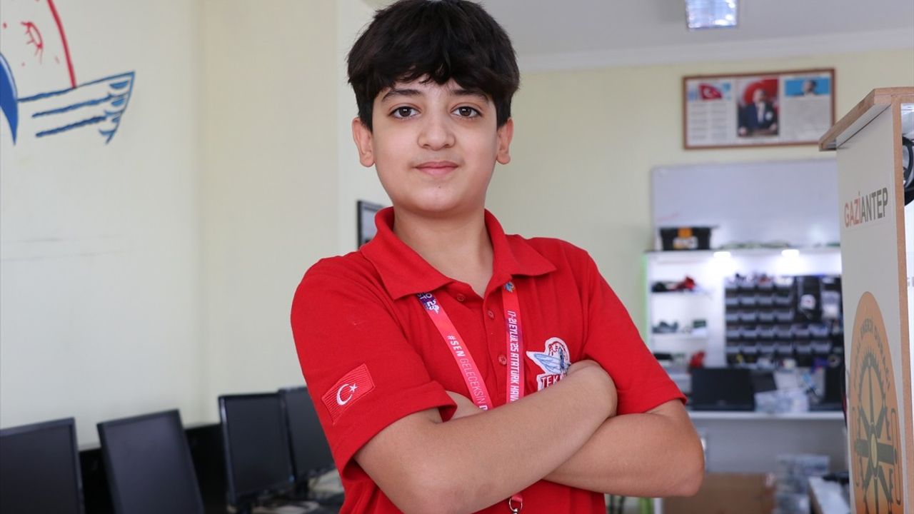 Gaziantep'te ortaokul öğrencileri pedalla elektrik üretiyor: 'Pedal Çevir Geleceği Aydınlat' projesi