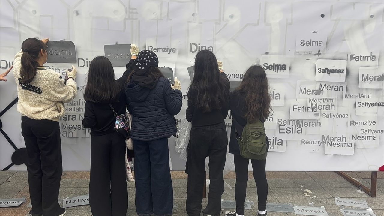 Gaziosmanpaşa'da Dünya Kız Çocukları Günü'nde Filistin'de yaşamını yitiren 18 bin çocuk anıldı