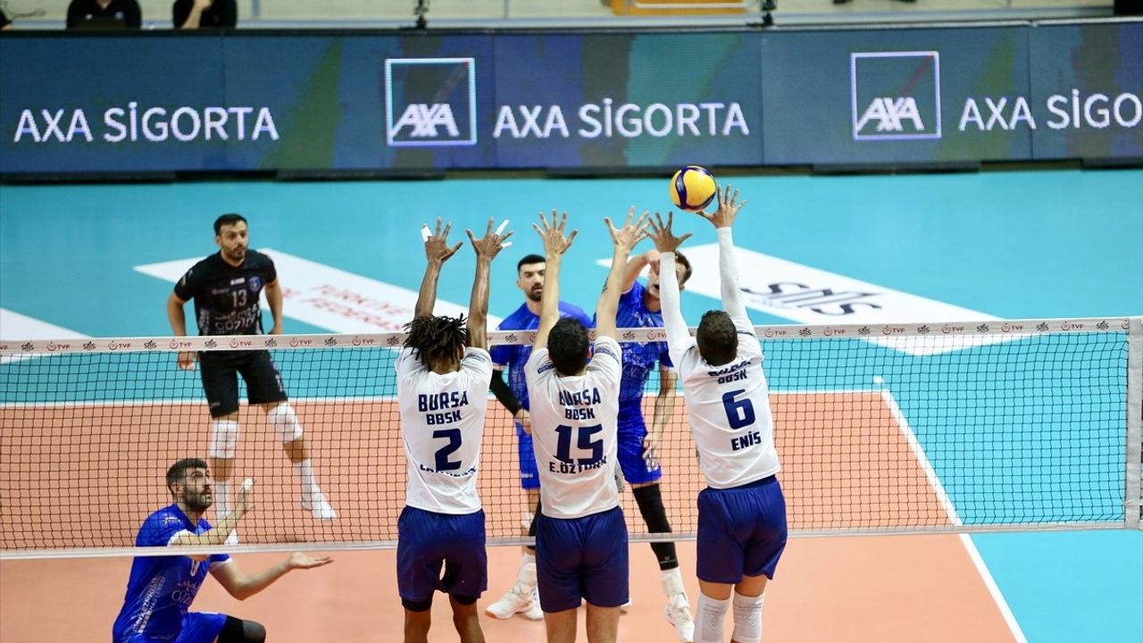 Gebze Belediyespor, SMS Grup Efeler Ligi'nin ilk haftasında Bursa Büyükşehir'i 3-0 mağlup etti