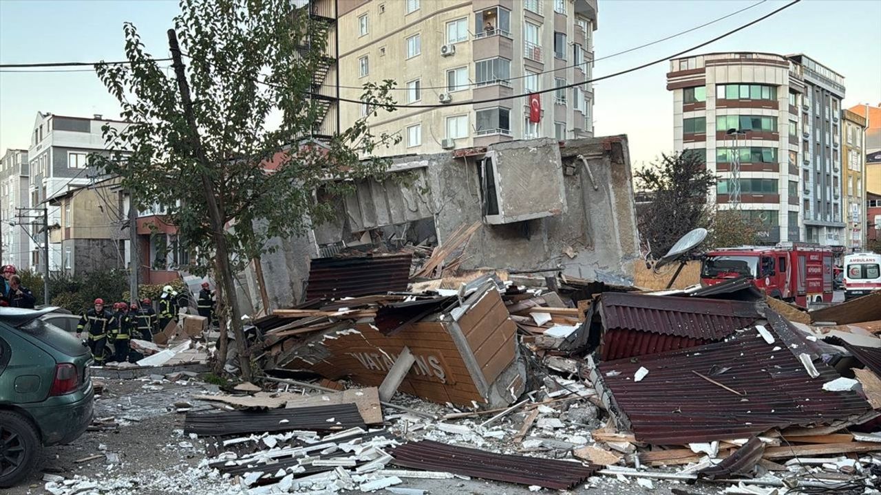 Gebze'de çöken 7 katlı binada arama kurtarma çalışmaları sürüyor