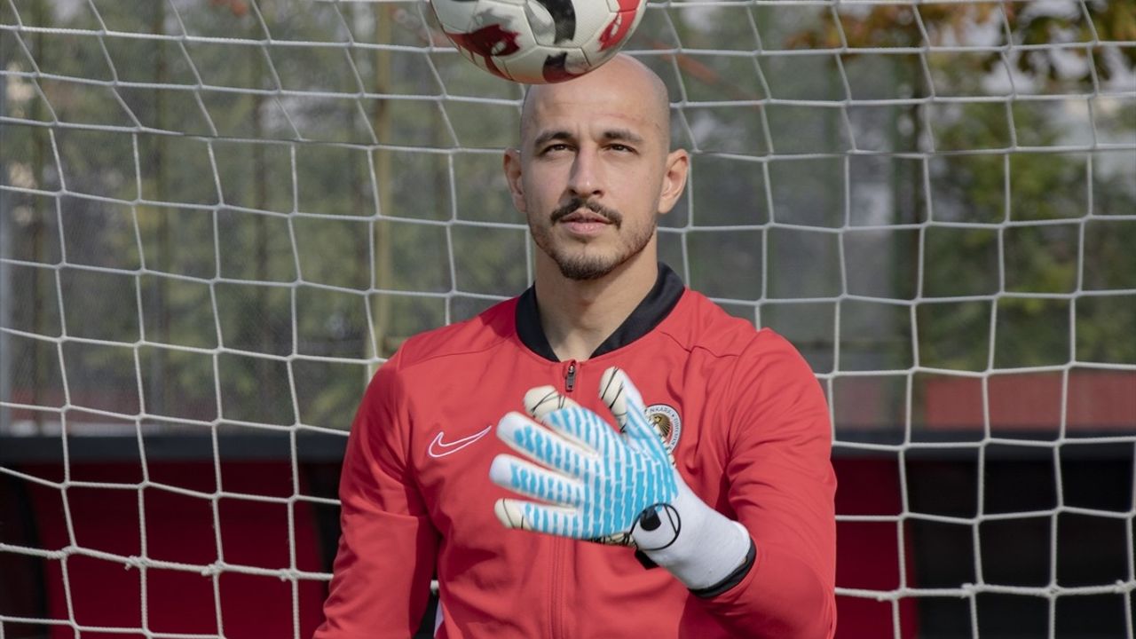 Gençlerbirliği kalecisi Erhan Erentürk: 'Burayı evim gibi görüyorum, taraftarlarla gönül bağımız var'