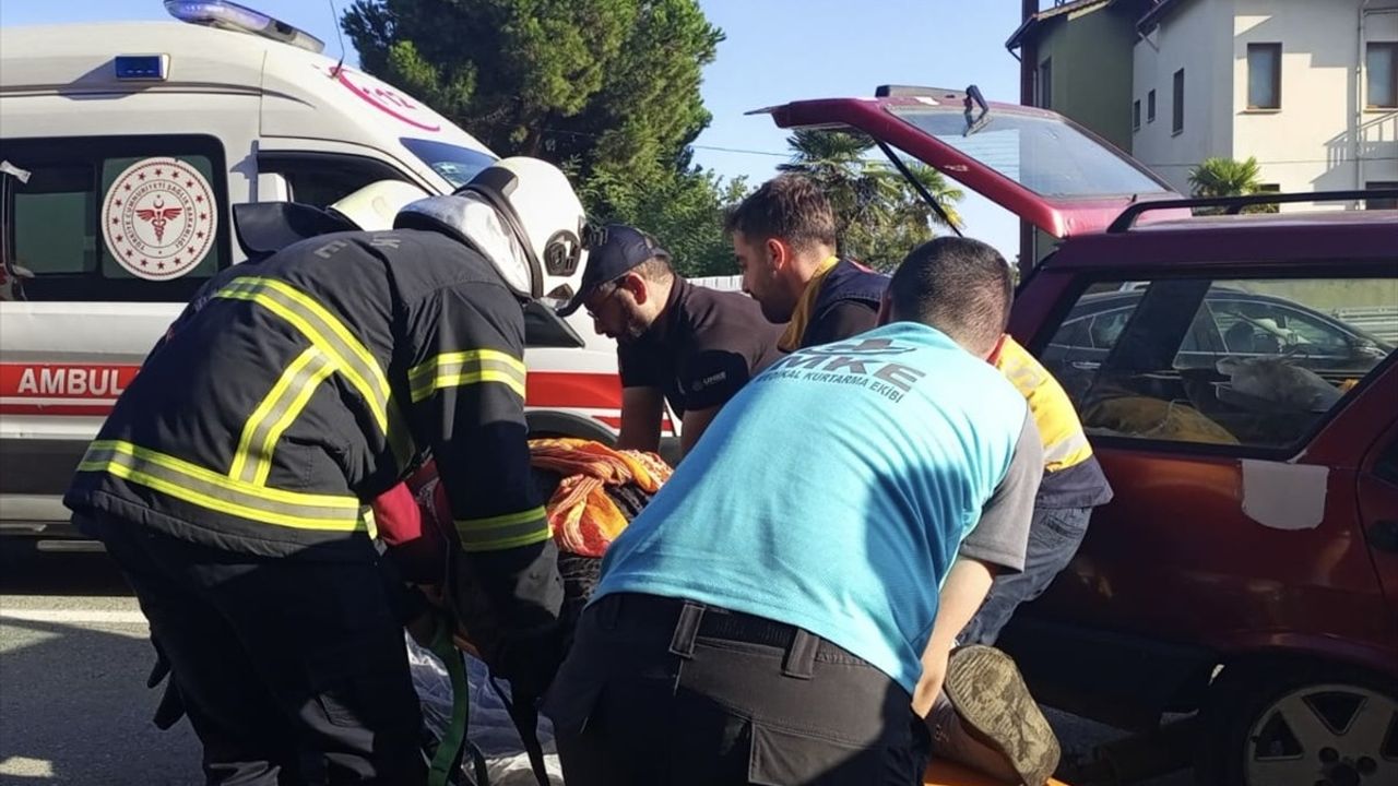 Giresun Bulancak'ta otomobil ile minibüs çarpışması: 1 ölü, 1 yaralı