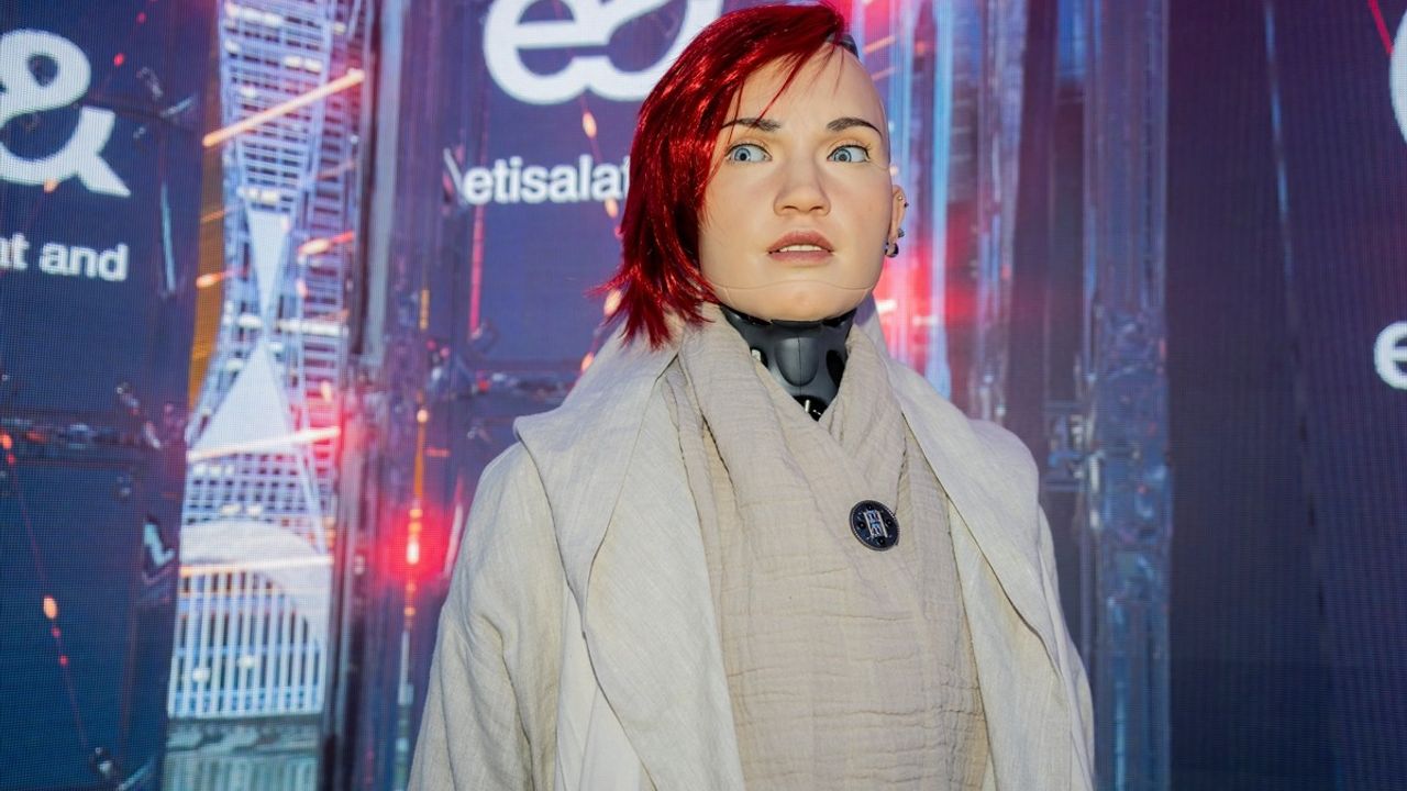 GITEX Global'de Ameca ve Nyra: Yapay zekayla insansı robotların hareketleri doğallaşıyor