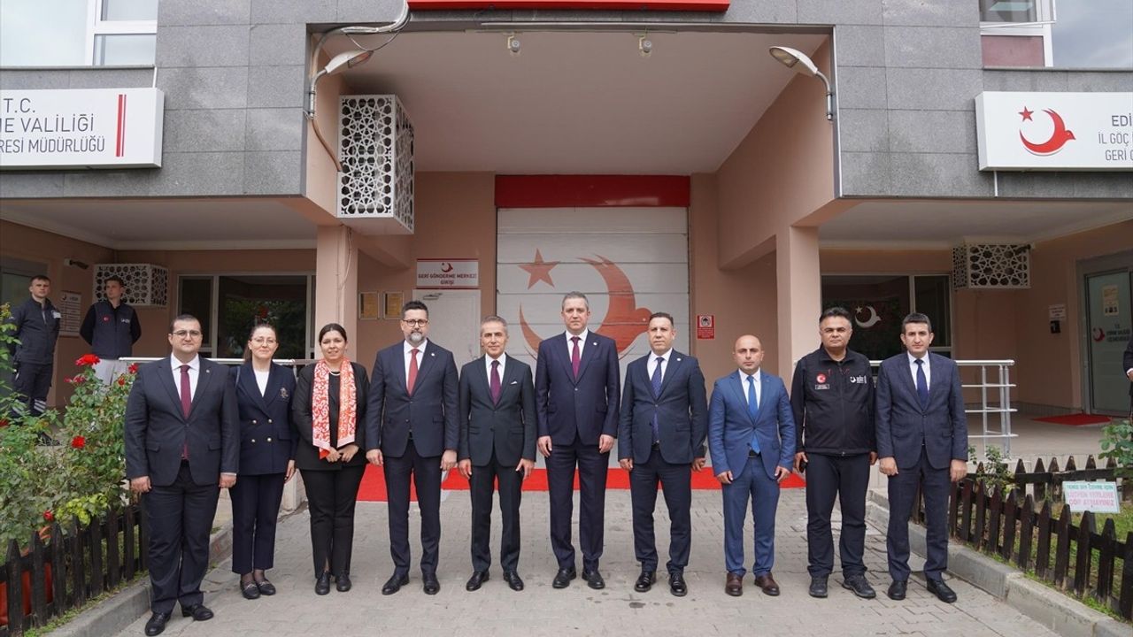 Göç İdaresi ve TBB heyeti Edirne Geri Gönderme Merkezi'ni inceledi