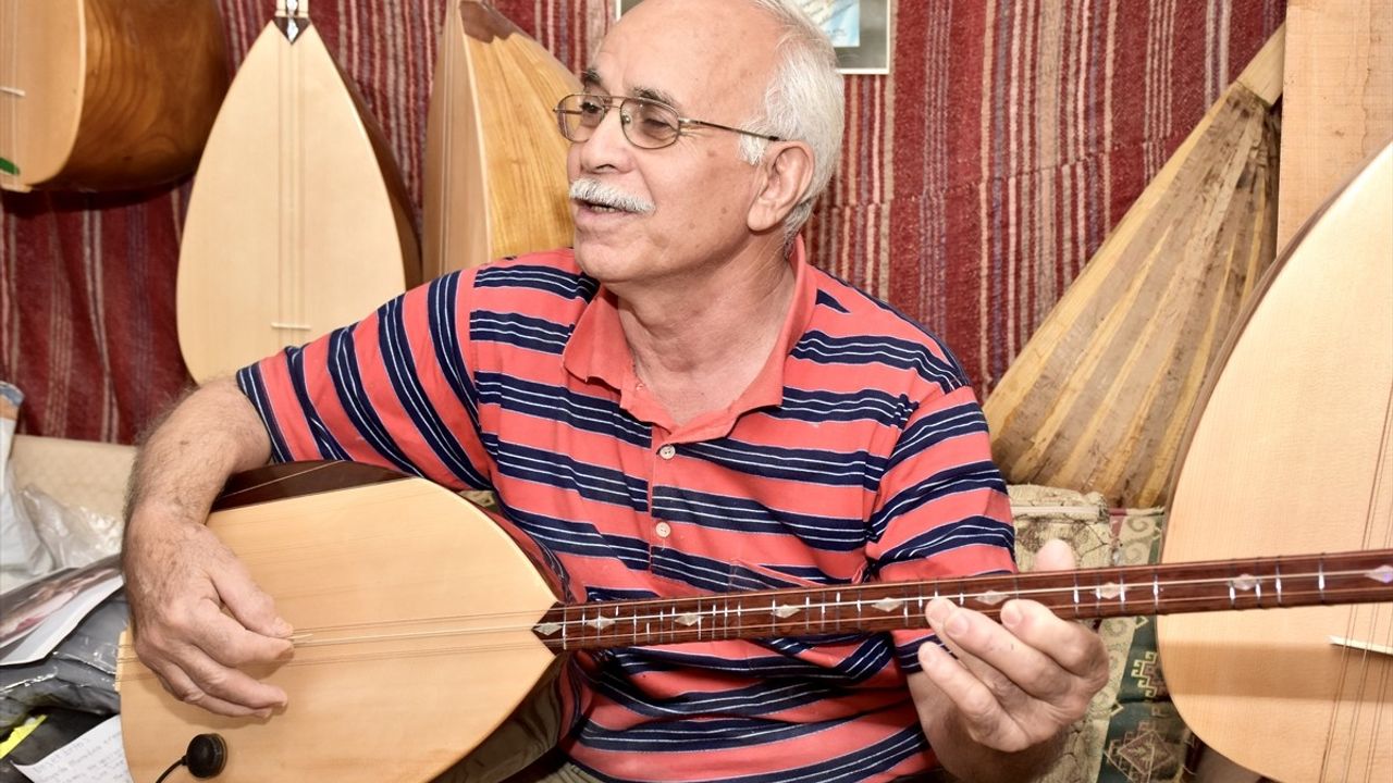 Gramofondaki tınıyla bağlama ustası oldu: Ramazan Karataş