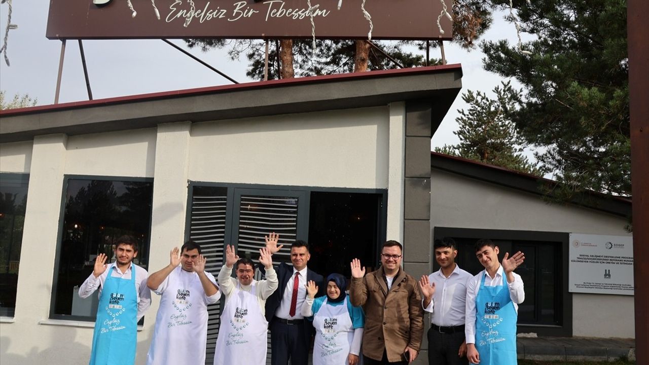 Gülümseyen-Down Kafe Erzurum'da özel gereksinimli bireylerin istihdamına örnek oluyor