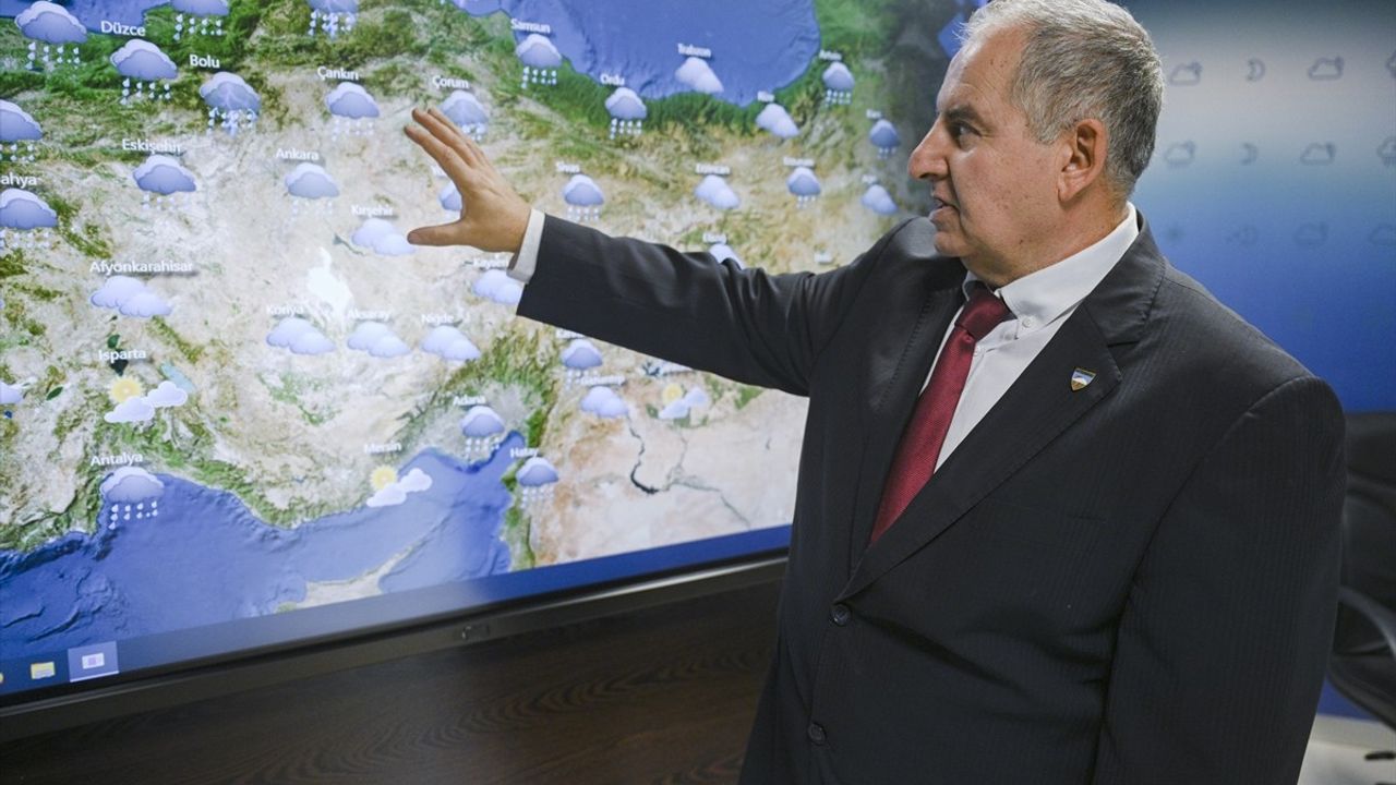 Hafta Sonu Türkiye'de Yağışlı Hava: İstanbul'da Akşam Kuvvetli Sağanak Bekleniyor