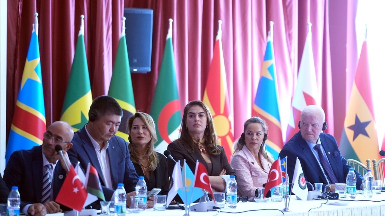 HAK-İŞ 50. Yıl Programında: Uluslararası Sendikal Hareket Filistin'in Yanında