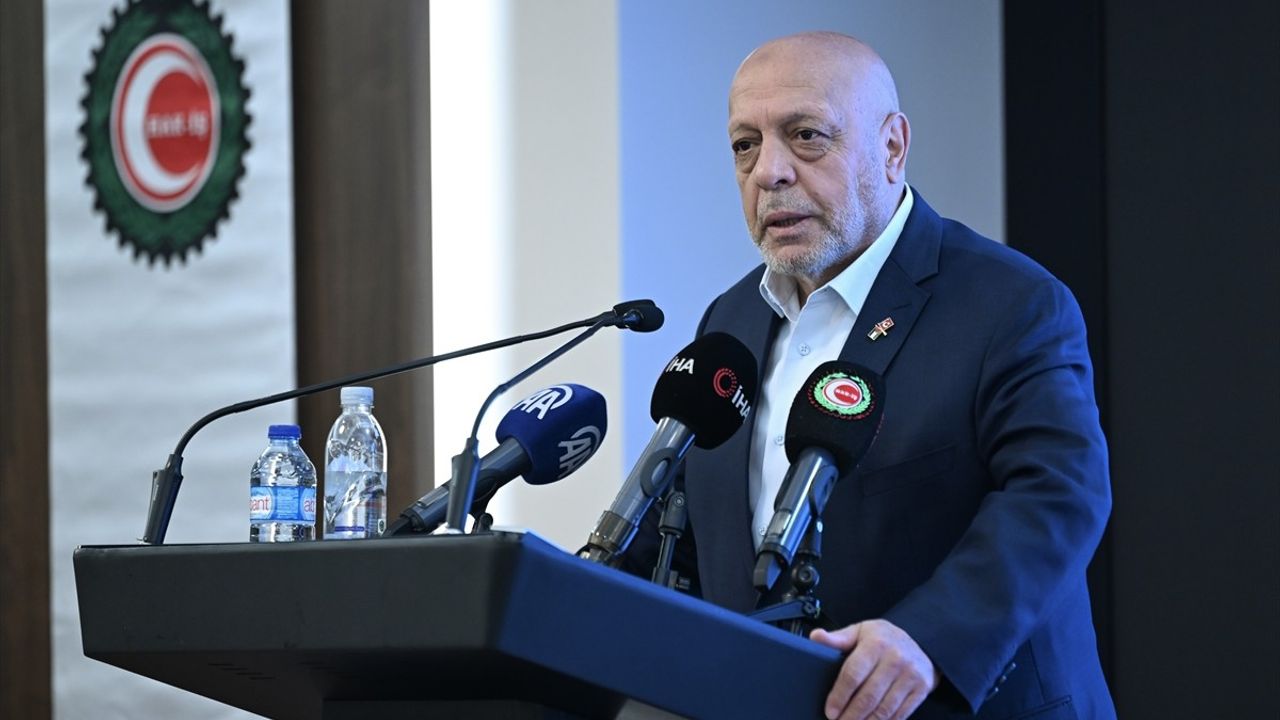 HAK-İŞ Yaşlılıkta Sosyal Koruma ve Sendikal Perspektif paneli düzenledi