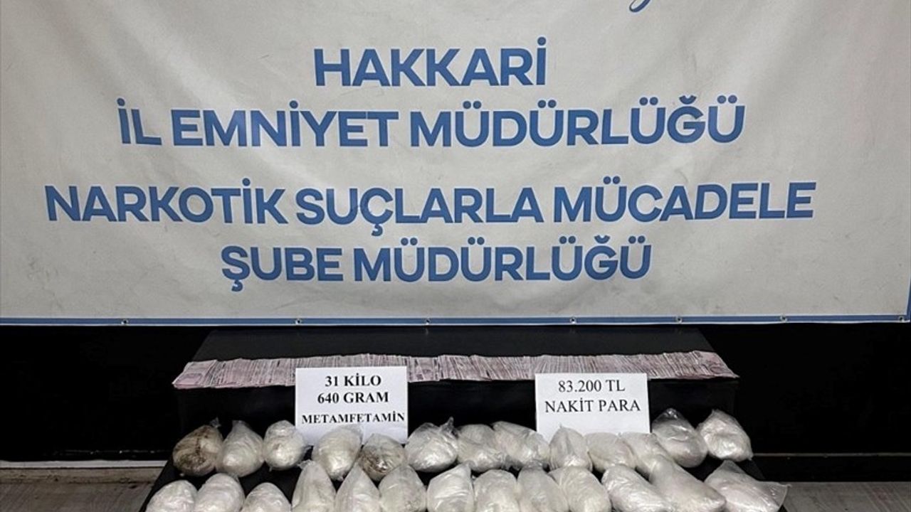 Hakkari'de 31 kilo 640 gram sentetik uyuşturucu ele geçirildi, 3 şüpheli gözaltında