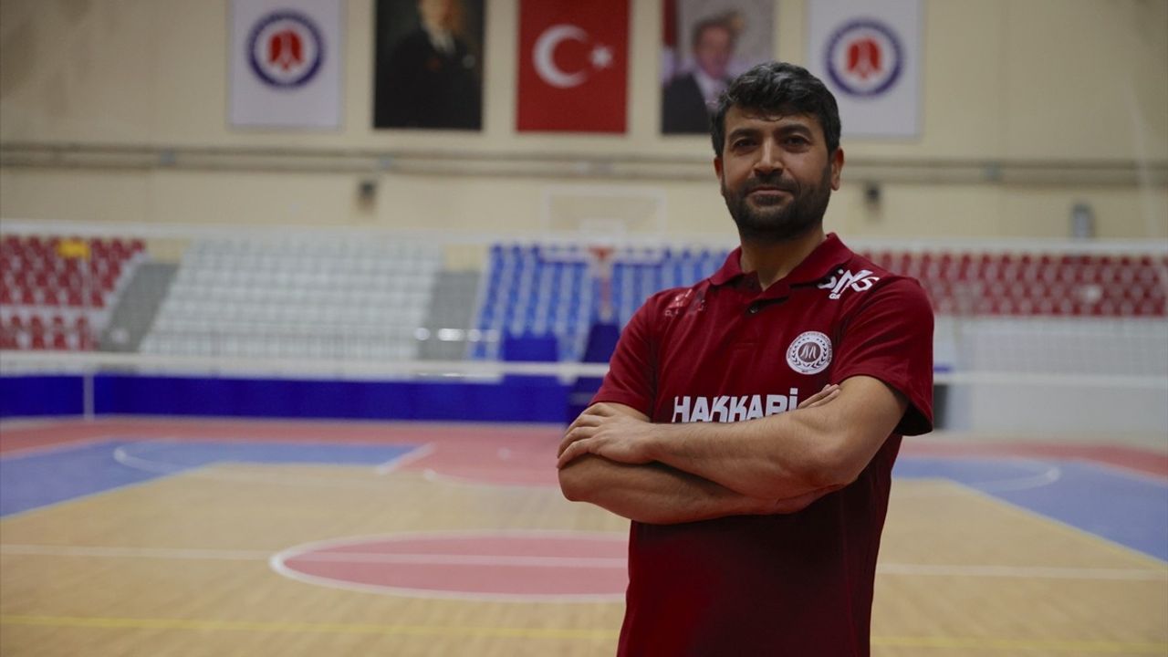 Hakkari'de kadın voleybolcular 1. Lig hedefiyle örnek oluyor
