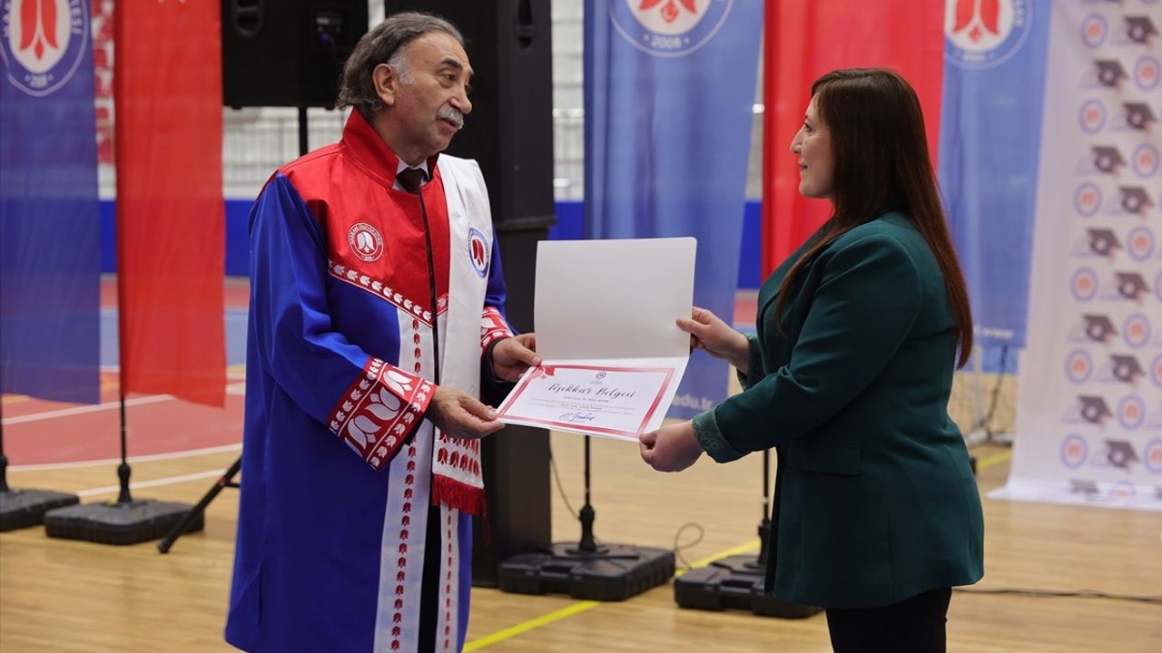 Hakkari Üniversitesi 2025-2026 Akademik Yılı: 'İlk Ders Filistin'