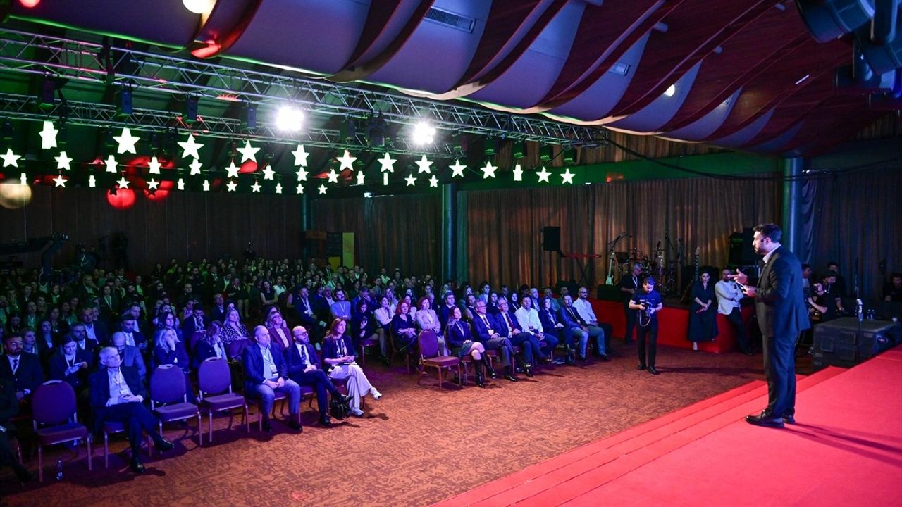 Happy Place to Work'ten Anadolu Ajansına 'Türkiye'nin En Mutlu İş Yeri' Ödülü