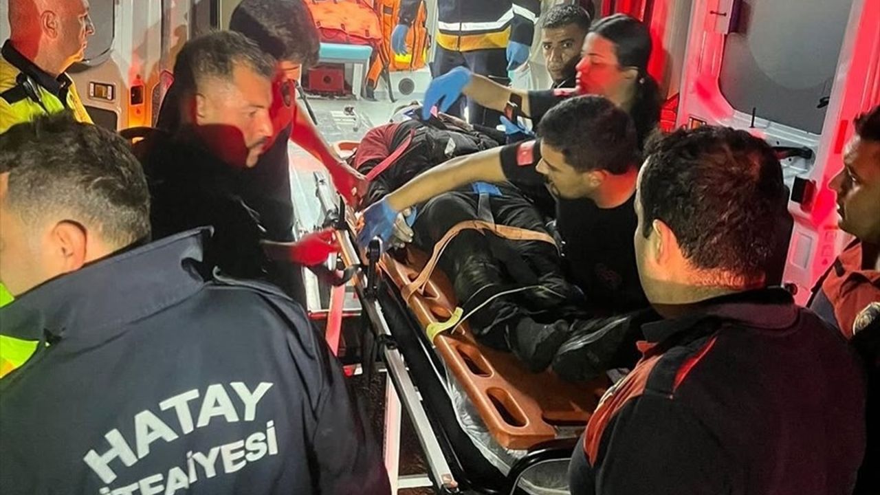 Hatay'da üç tekerlekli elektrikli motosiklet Asi Nehri'ne devrildi: sürücü yaralandı