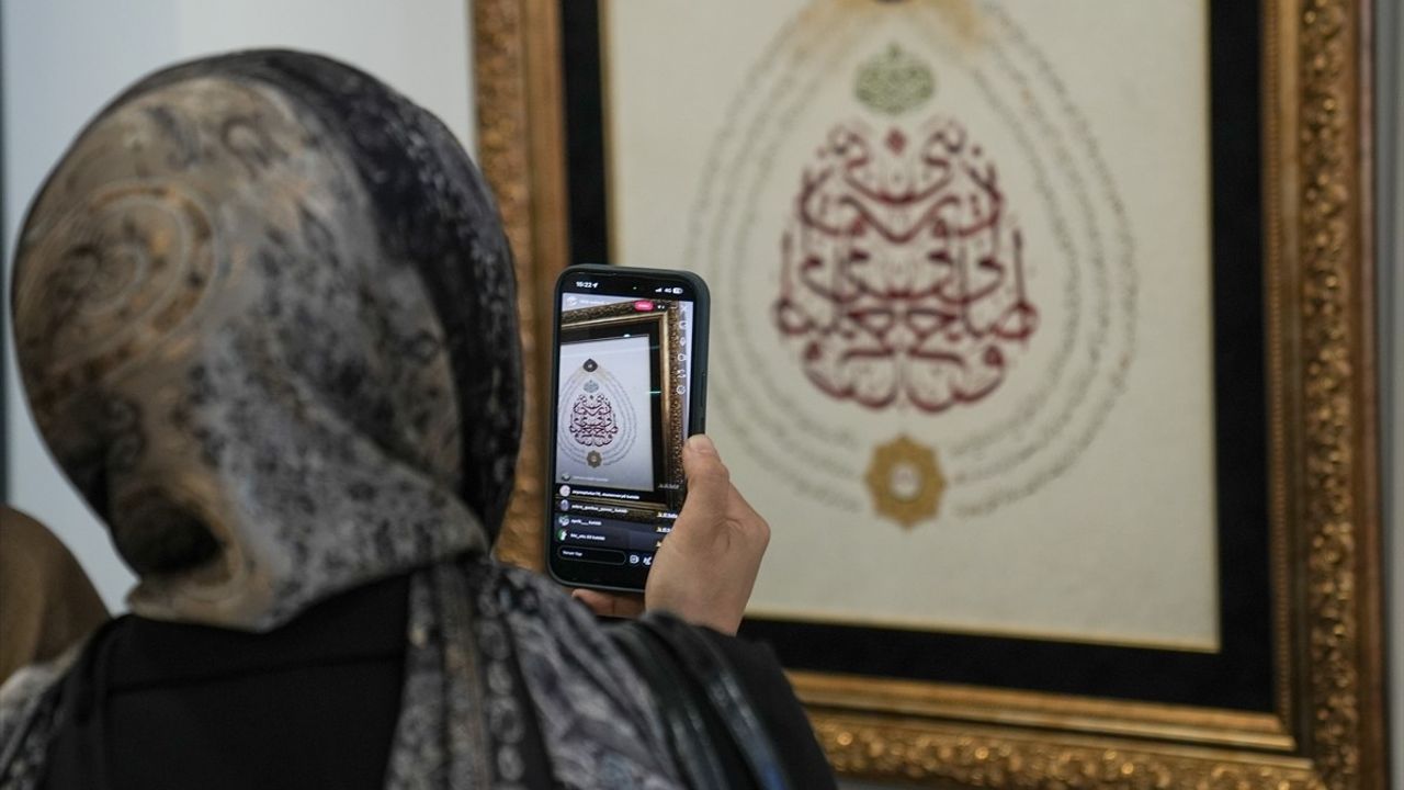 Hattat Kadir Sakoğlu'nun 'Aile Hüsn-i Hat' sergisinin geliri Gazze'ye bağışlanacak