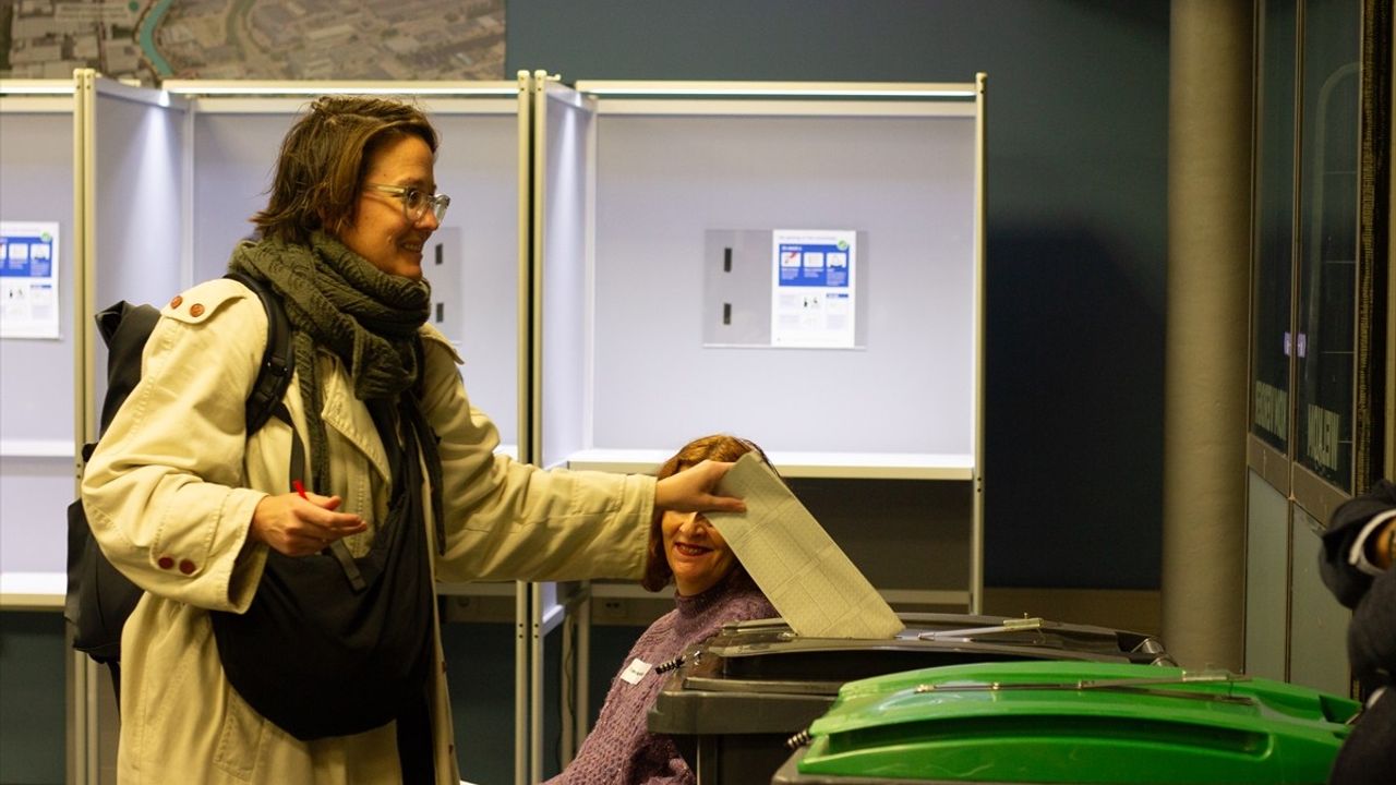 Hollanda'da Genel Seçimde Oy Verme Başladı: 1166 Aday, 27 Parti 150 Sandalye İçin Yarışıyor