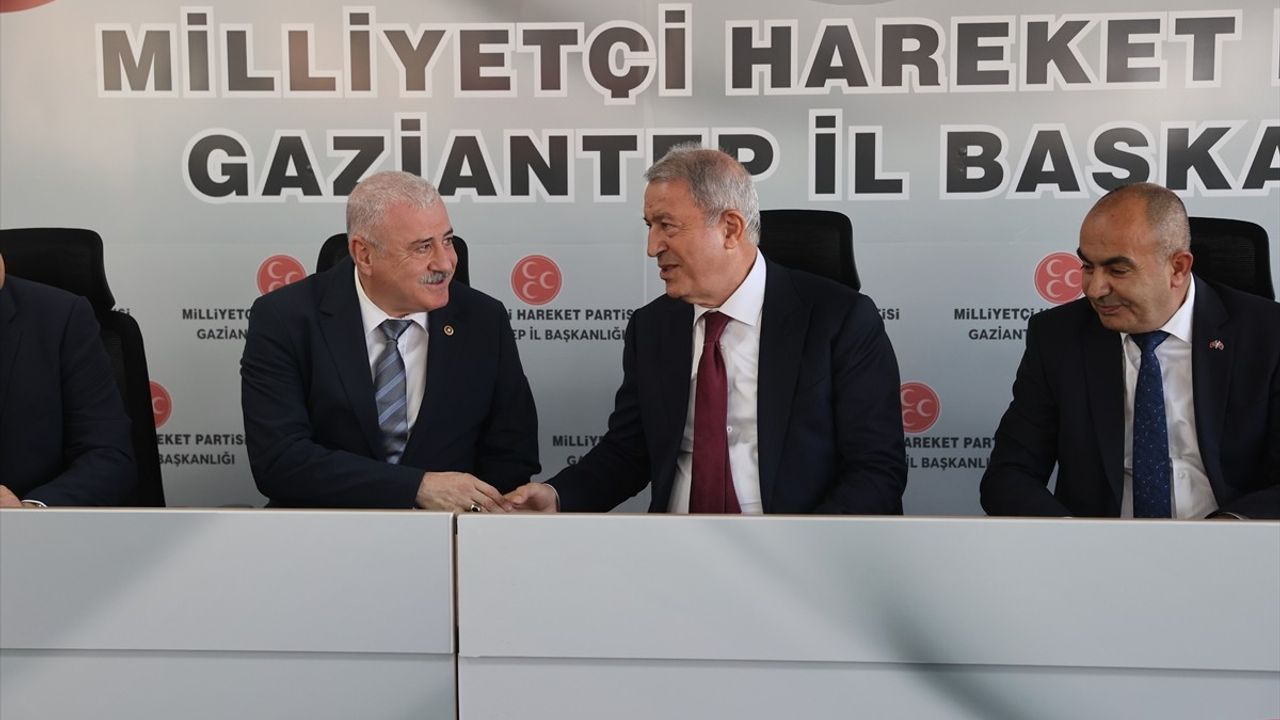 Hulusi Akar, Gaziantep'te Valilik, MHP İl Başkanlığı ve Savunma Müzesi ziyaretleri gerçekleştirdi