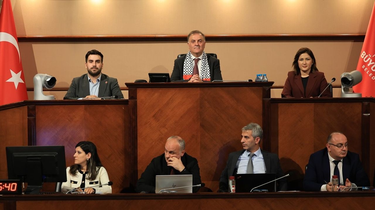 İBB Meclisi, Birçok Kalemde Zam Öngören Gündem Maddelerini Komisyonlara Sevk Etti