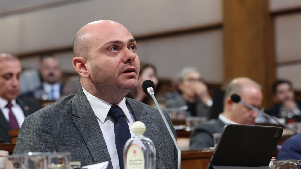 İBB Meclisi'nde metro projeleri, metrobüs ve ulaşım zamları tartışıldı