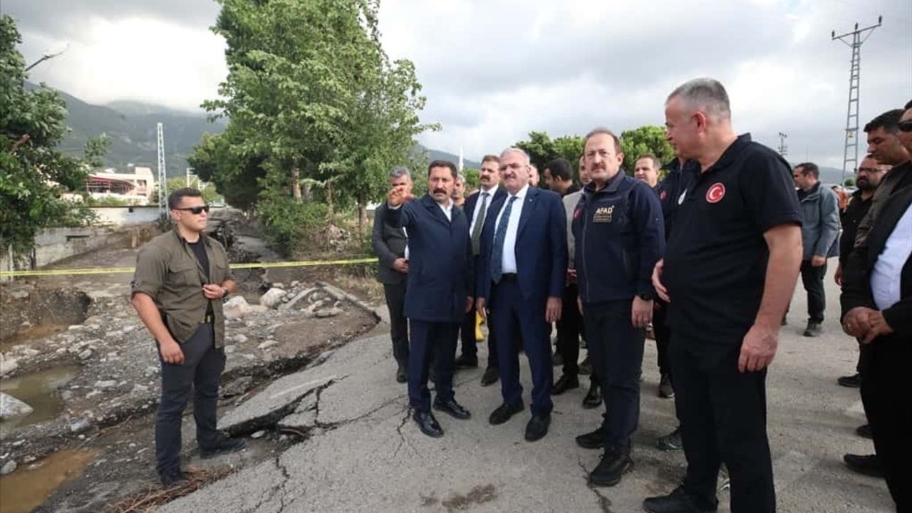 İçişleri Bakan Yardımcısı Karaloğlu, Hatay Payas'ta sağanak sonrası inceleme yaptı