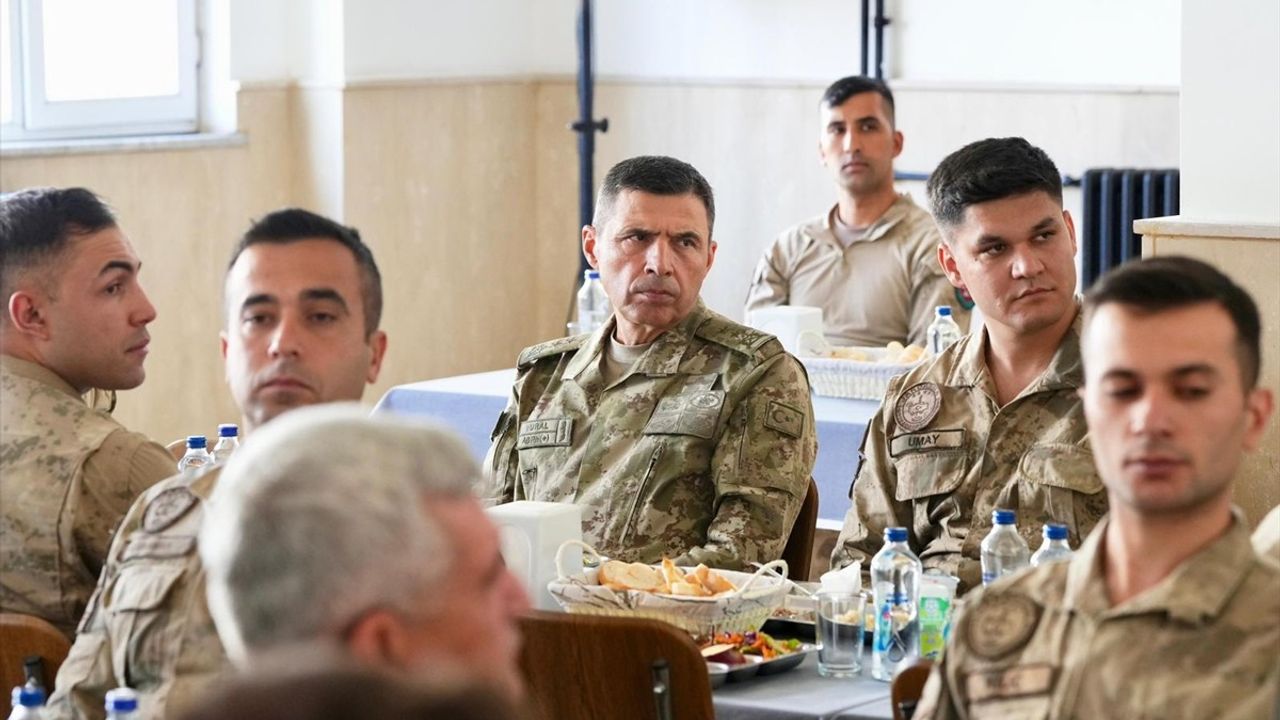 İçişleri Bakanı Ali Yerlikaya Hakkari'de helikopterle havadan inceleme yaptı