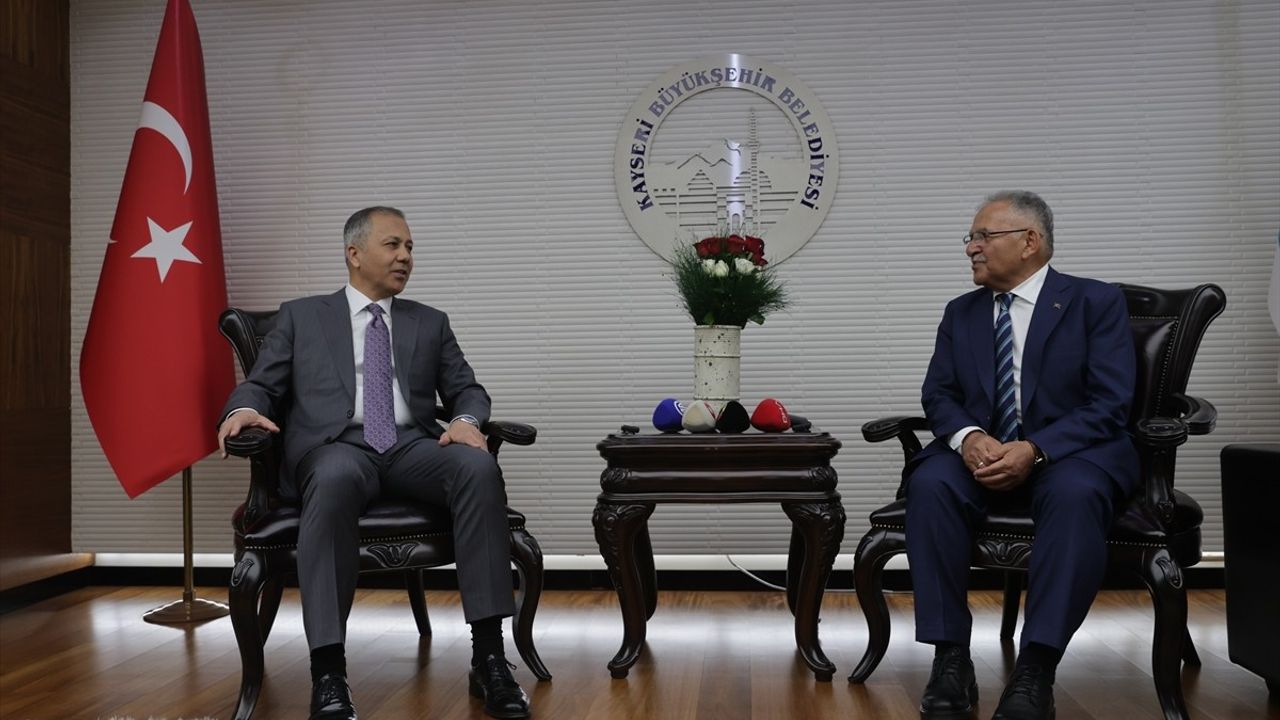 İçişleri Bakanı Ali Yerlikaya Kayseri'de Vali ve Büyükşehir Ziyaretinde