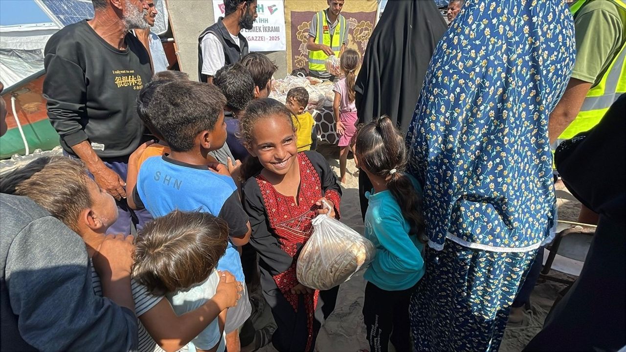 İHH Antalya Şubesi, Gazze'ye 100 bin ekmek ulaştırdı