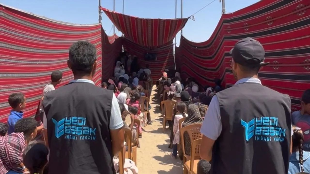 İHH, Gazze'de Enkaz Temizliği ve İnsani Yardım Çalışmalarını Sürdürüyor