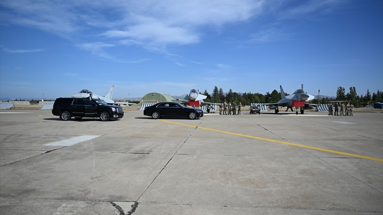 İngiltere Başbakanı Keir Starmer, Türkiye'de Eurofighter Typhoon uçaklarını inceledi