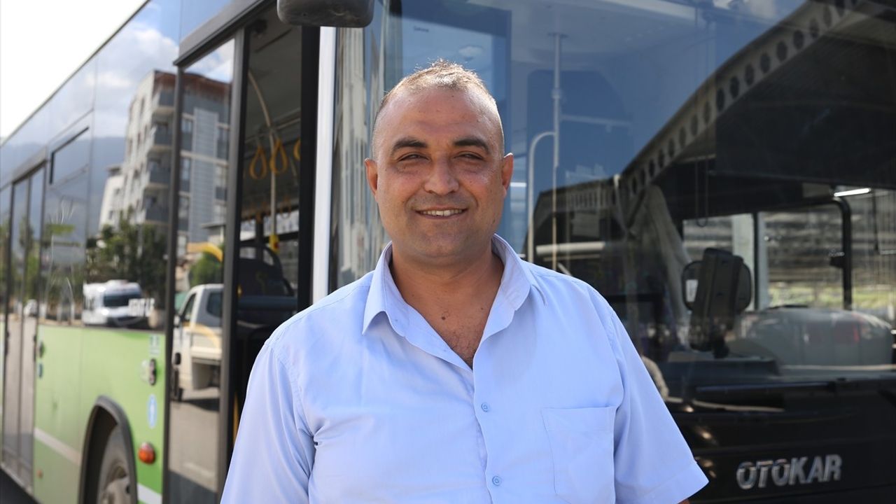 İskenderun'da otobüs şoförü aracında unutulan 103 bin lirayı sahibine teslim etti