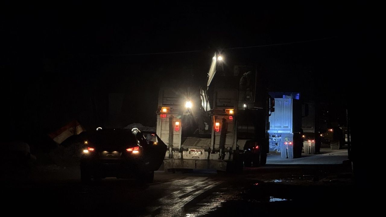 İsrail, Mısır Arama Kurtarma Ekiplerinin Gazze'ye Girişine İzin Verdi