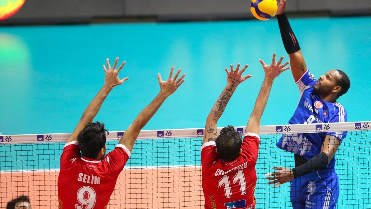 İstanbul Büyükşehir Belediyespor, Halkbank'ı 3-0 Yenerek Kupa Voley'de Çeyrek Finalde