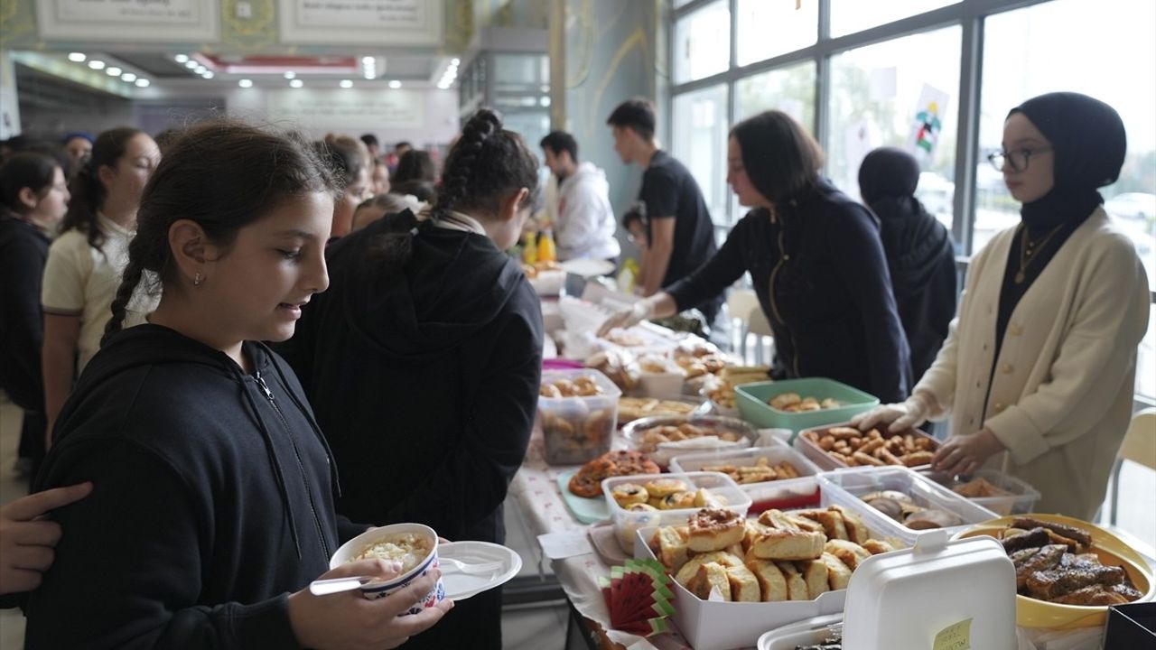 İstanbul'da Okullarda Gazze'ye Yardım İçin Kermesler Düzenlendi