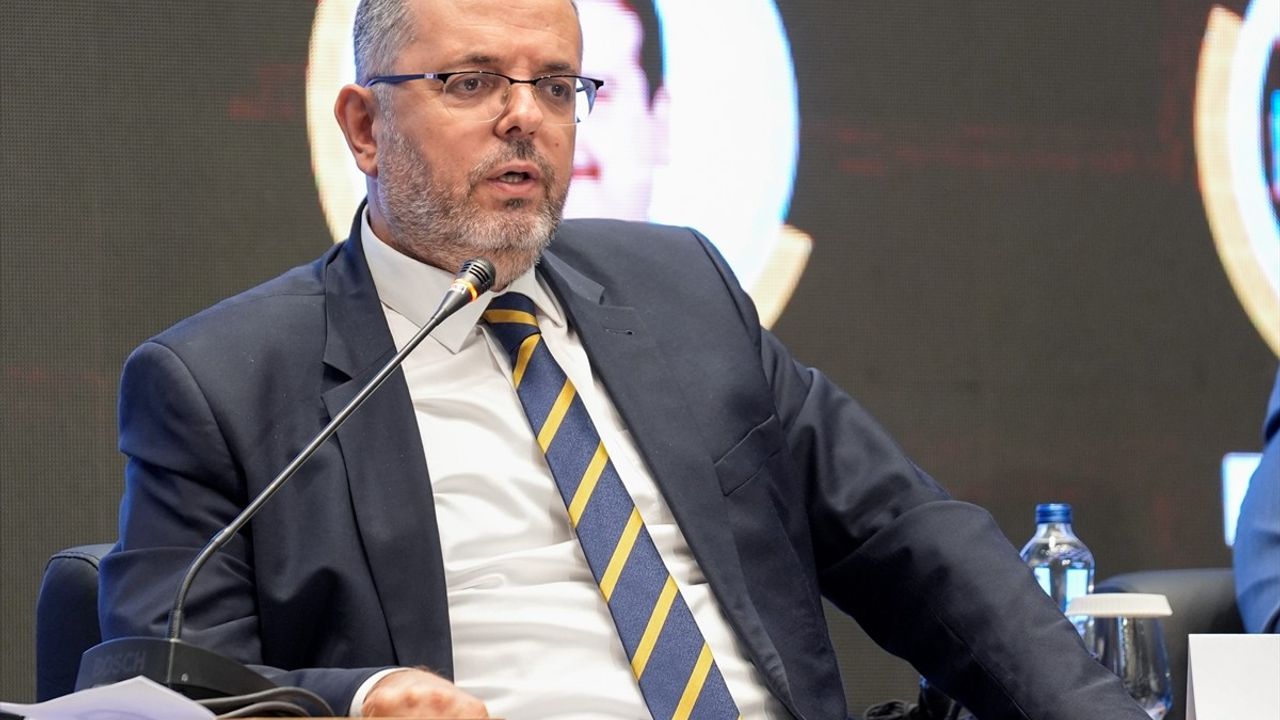 İstanbul'da Uluslararası İstihbarat Çalışmaları Kongresi 'Zanaatla Bilim Arasında' paneliyle sona erdi