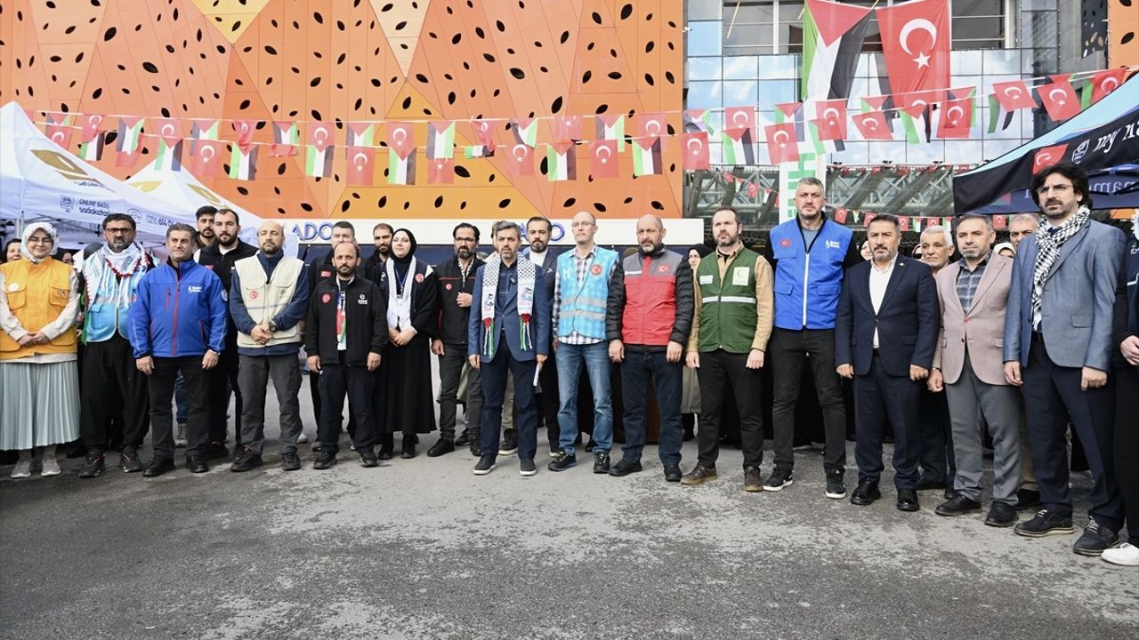 İstanbul'daki bazı AVM mağazaları bir günlük gelirlerini 'Gazze'ye Umut Ol' kampanyasına bağışlıyor