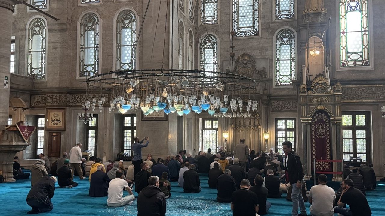 İstanbul'un Kurtuluşunun 102'nci Yılında Eyüp Sultan Camisi'nde Hatim Programı