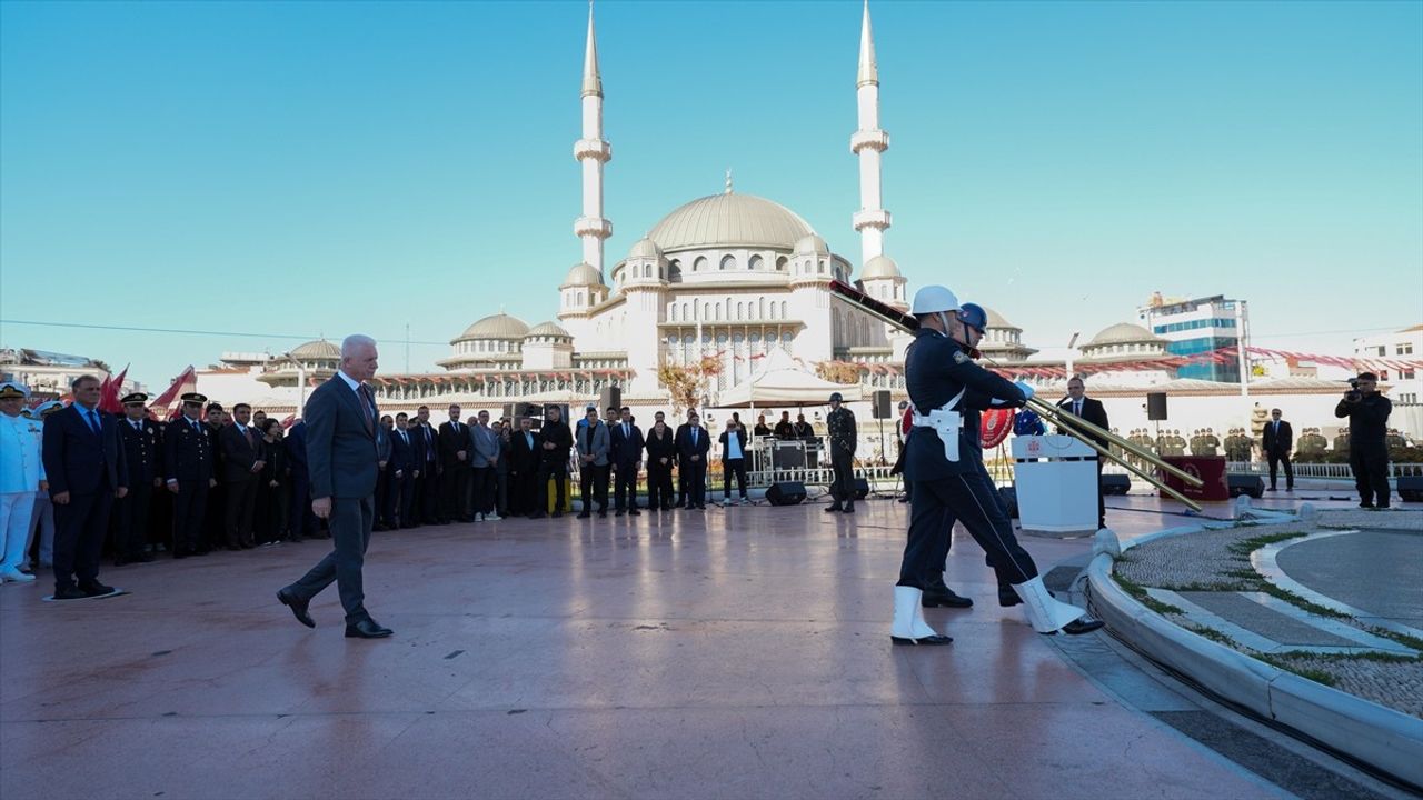 İstanbul'un Kurtuluşunun 102. Yılı Törenlerle Anıldı