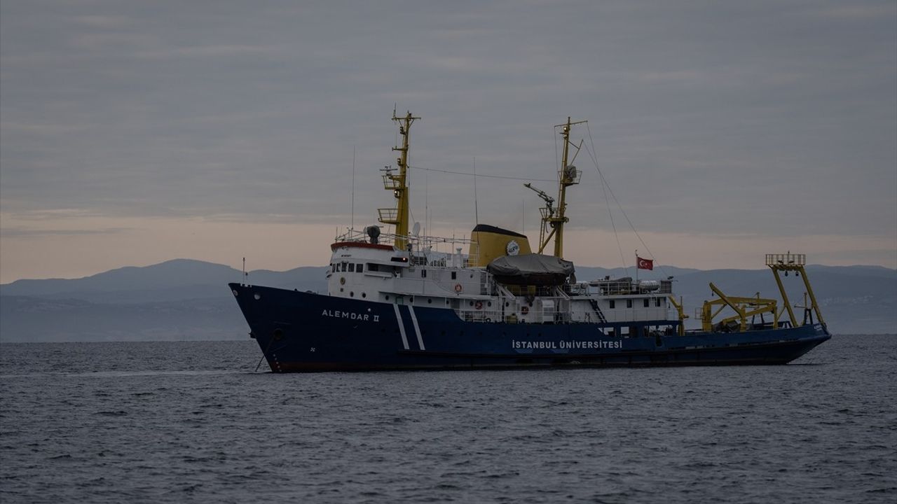 İstanbul Üniversitesi öncülüğünde Marmara Denizi’nde çok disiplinli bilim seferi başladı