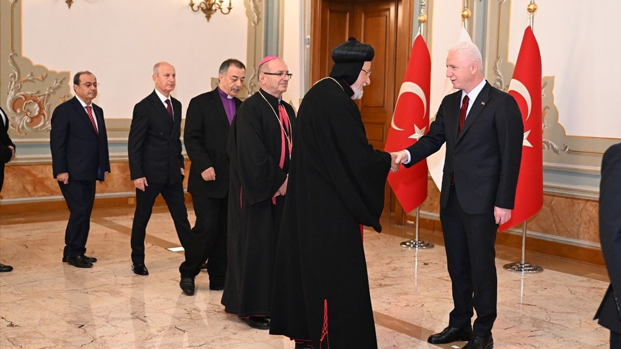 İstanbul Valisi Davut Gül, Cumhuriyet'in 102. yıl dönümünde tebrikleri kabul etti