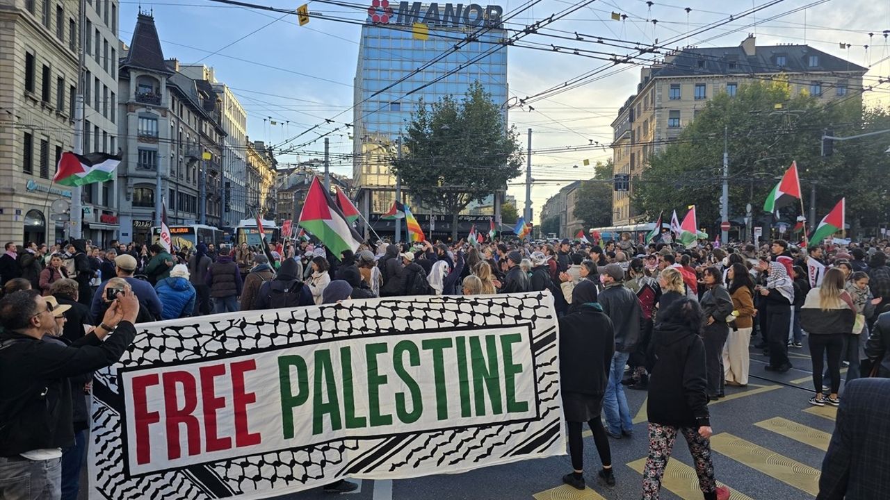 İsviçre'de Binlerce Kişi, Küresel Sumud Filosu'na Yönelik Saldırıları Protesto Etti