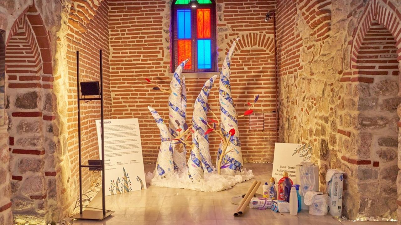 İVA Sanat'ın 'Sanatta Hayat Var: II. Karma Sergi' Ortaköy Hüsrev Kethüda Hamamı'nda açıldı