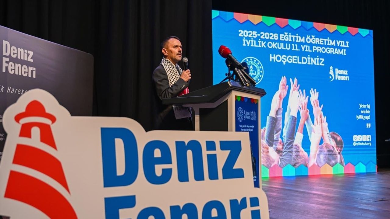 İyilik Okulu Projesi 11. yıl programı Başiskele'de: Bakan Yardımcısı Yılmaz gençleri iyiliğe çağırdı