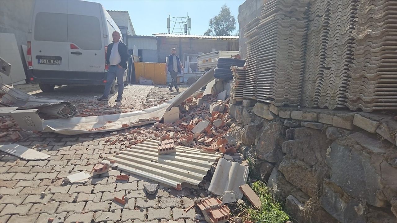 İzmir Bayraklı'da evde patlama: 1 kişi yaralandı