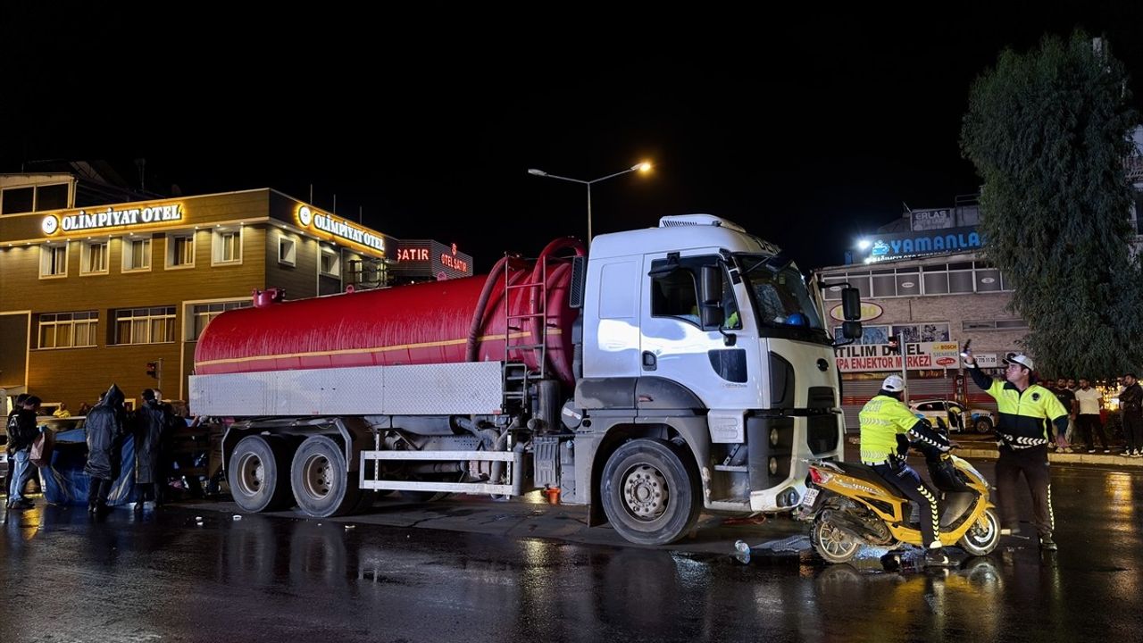 İzmir Bornova'da vidanjörle çarpışma: motosiklet sürücüsü yaşamını yitirdi