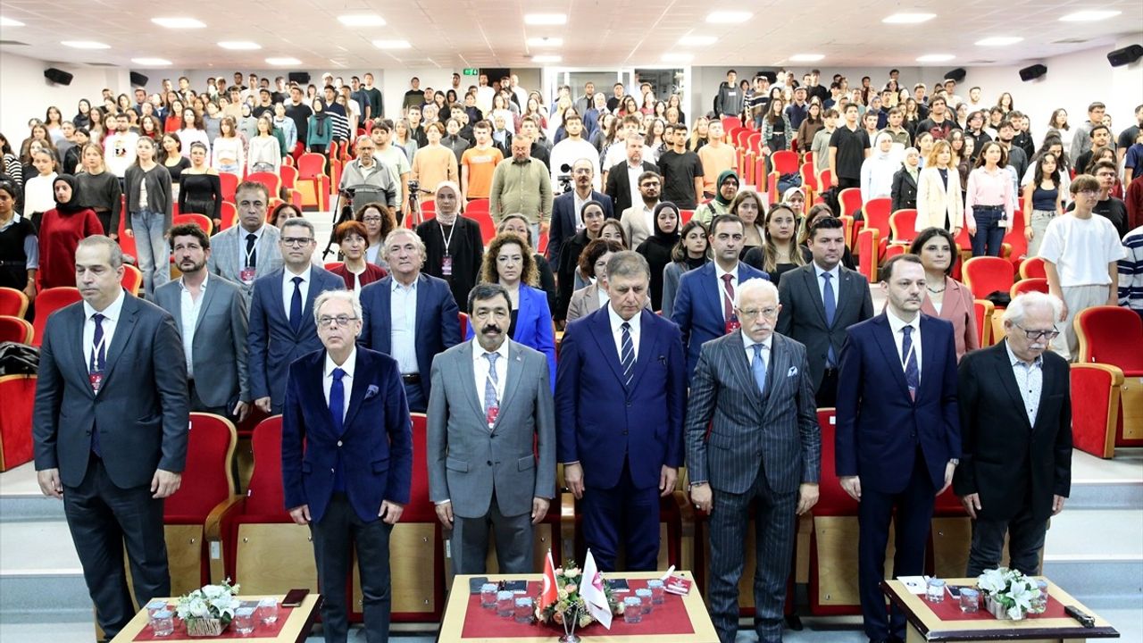 İzmir'de 2. Uluslararası Sosyal İnovasyon ve Veri Analitiği Kongresi başladı — İKÇÜ ve NEÜ ev sahipliğinde