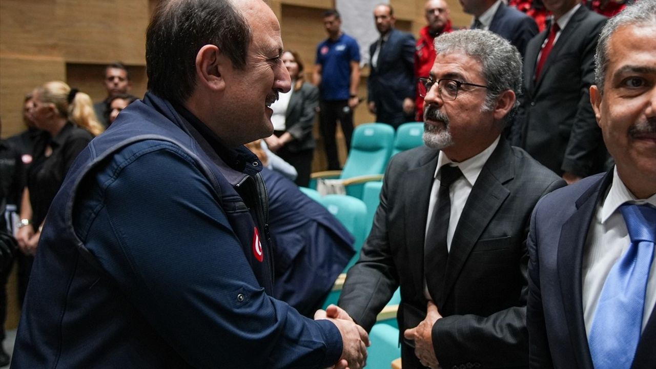 İzmir'de 30 Ekim 2020 depreminde yaşamını yitirenler anıldı; İRAP değerlendirmesi yapıldı