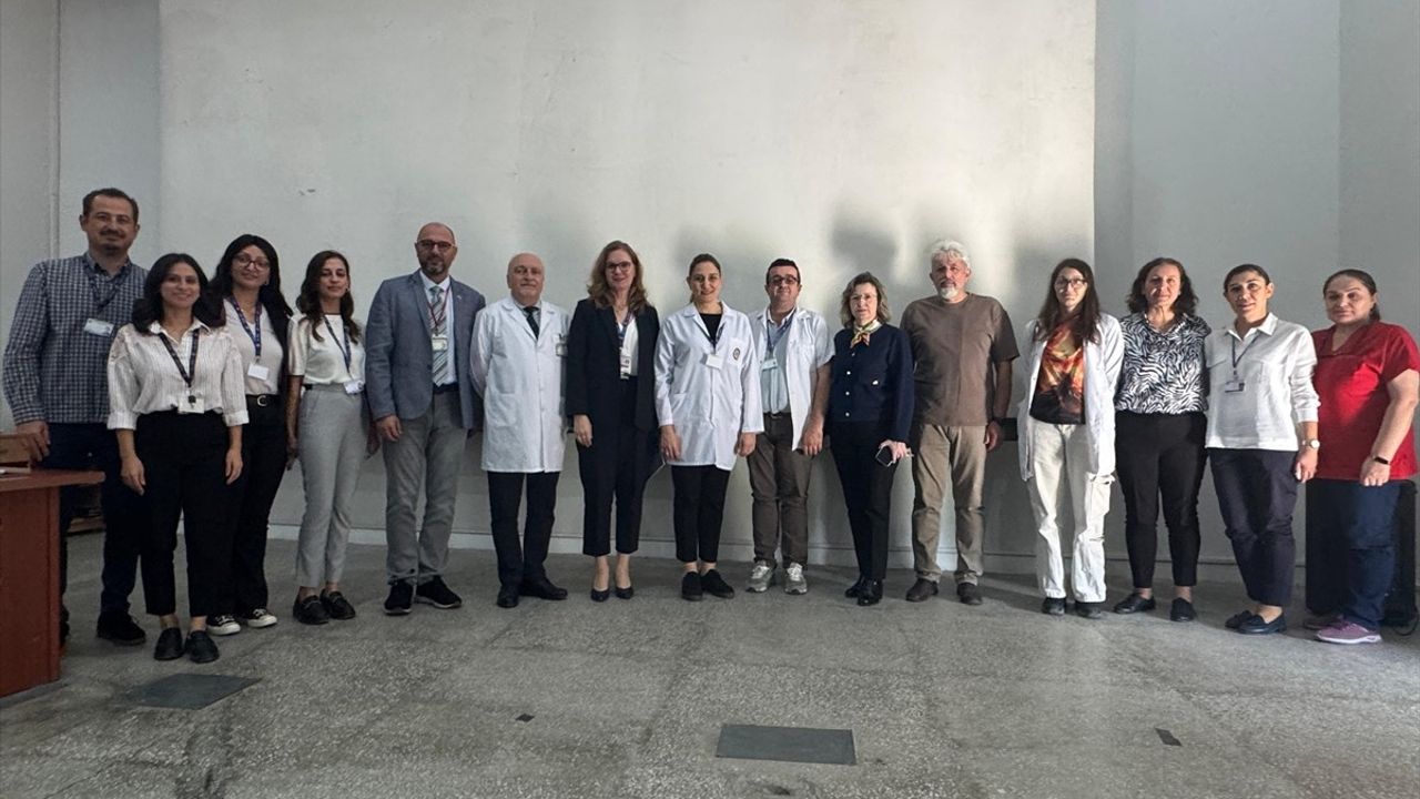 İzmir'de 6 Kadavra Bağışçısının Ailelerine Teşekkür Plaketi