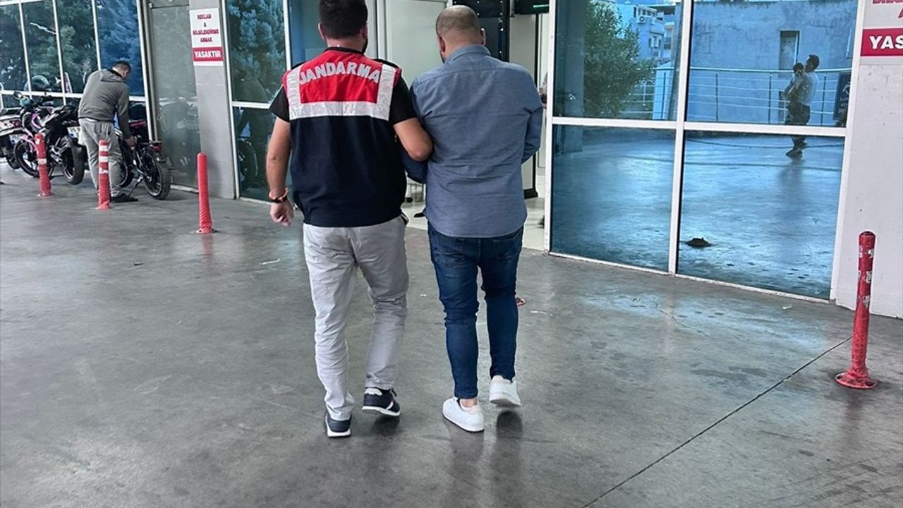 İzmir'de DEAŞ'ın finansmanına yönelik eş zamanlı operasyonda 4 şüpheli gözaltına alındı